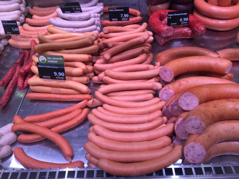 charcuterie-SOLLIES VILLE-min_sausages_meat_butchery-1069321